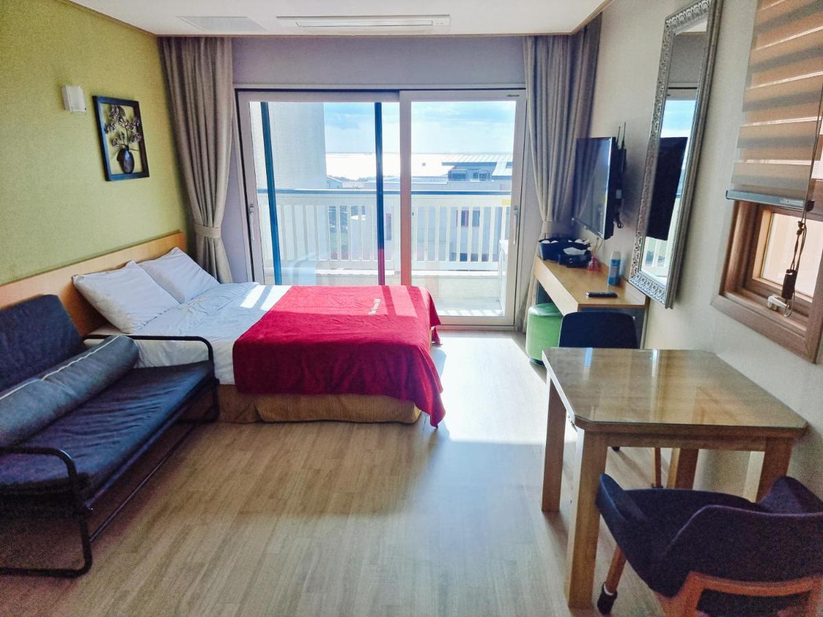 Jeju The Ocean Hill Pension Seogwipo Exterior photo