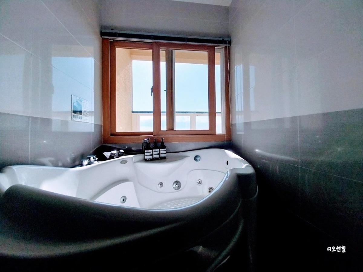 Jeju The Ocean Hill Pension Seogwipo Exterior photo