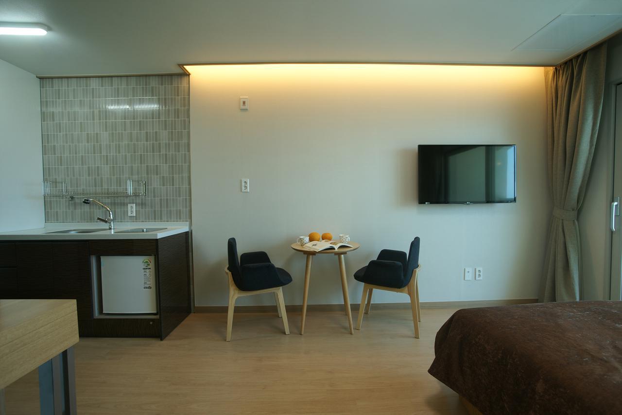 Jeju The Ocean Hill Pension Seogwipo Exterior photo