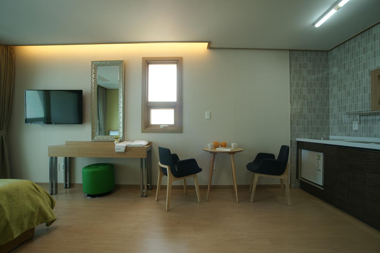 Jeju The Ocean Hill Pension Seogwipo Exterior photo